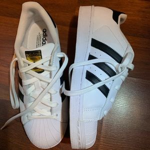 Adidas superstars